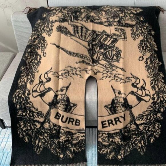 Burberry Reversible Stylish Tan and Black Women's Shawl - Picture 7 of 8